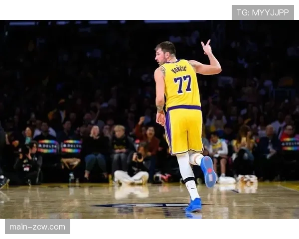 库里巴特勒缺席湖人赛 东契奇季前赛计划首次回应詹姆斯伤情 库里巴特勒缺席湖人赛 东契奇季前赛计划首次回应詹姆斯伤情